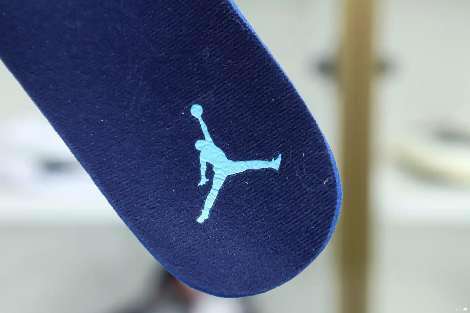 13 Kimikick OBSIDIAN AIR RETRO BLUE JORDAN WHITE 414571-144 POWDER 0620